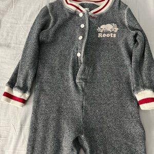 Unisex roots onesie size 3T